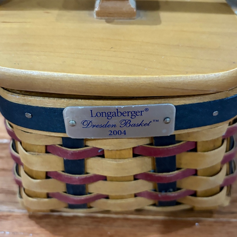 Longaberger 2004 Dresden basket - Picture 2 of 11